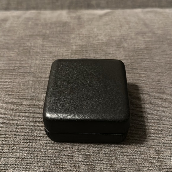 Two Cats Necklace with 18inch gold color chain - Picture 6 of 10